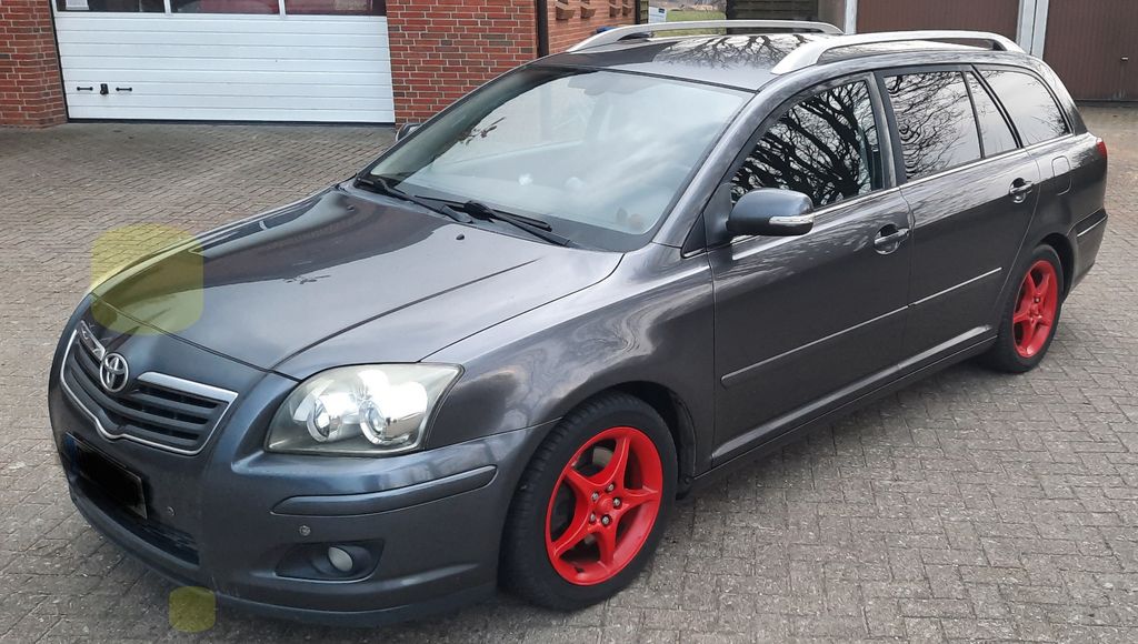Toyota Avensis 306.500 km 1.700 &euro; Haale 24819