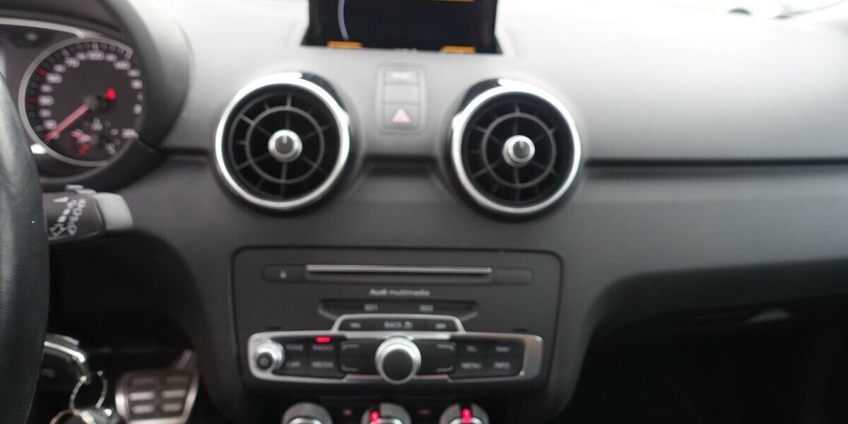 Audi A1 sport 1,8TFSI Bi-Xenon S-tronic S-line PDC 8xAl 154.000 km 15.950 &euro; Neumarkt/OPf 92318