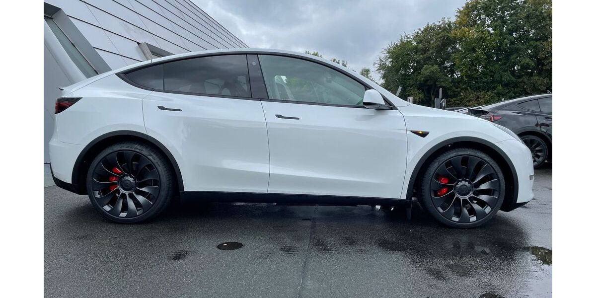 Tesla Model Y 33.500 km 38.900 &euro; Düsseldorf 40472