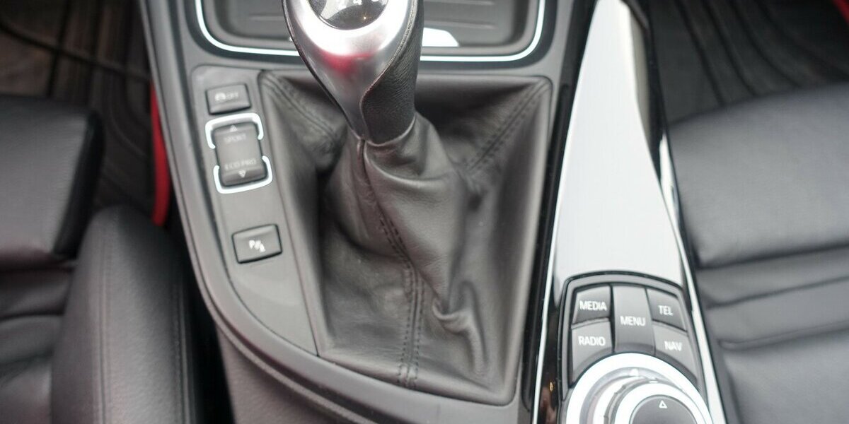 BMW 318d Touring Sport Bi-Xenon Navi PDC Leder Sitzhei 194.700 km 11.950 &euro; Neumarkt/OPf 92318