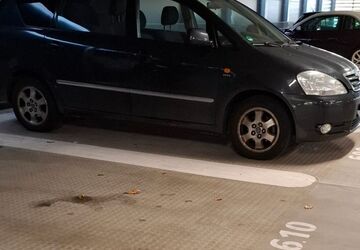 Toyota Avensis Verso 189.410 km 7.800 &euro; Bochum 44789