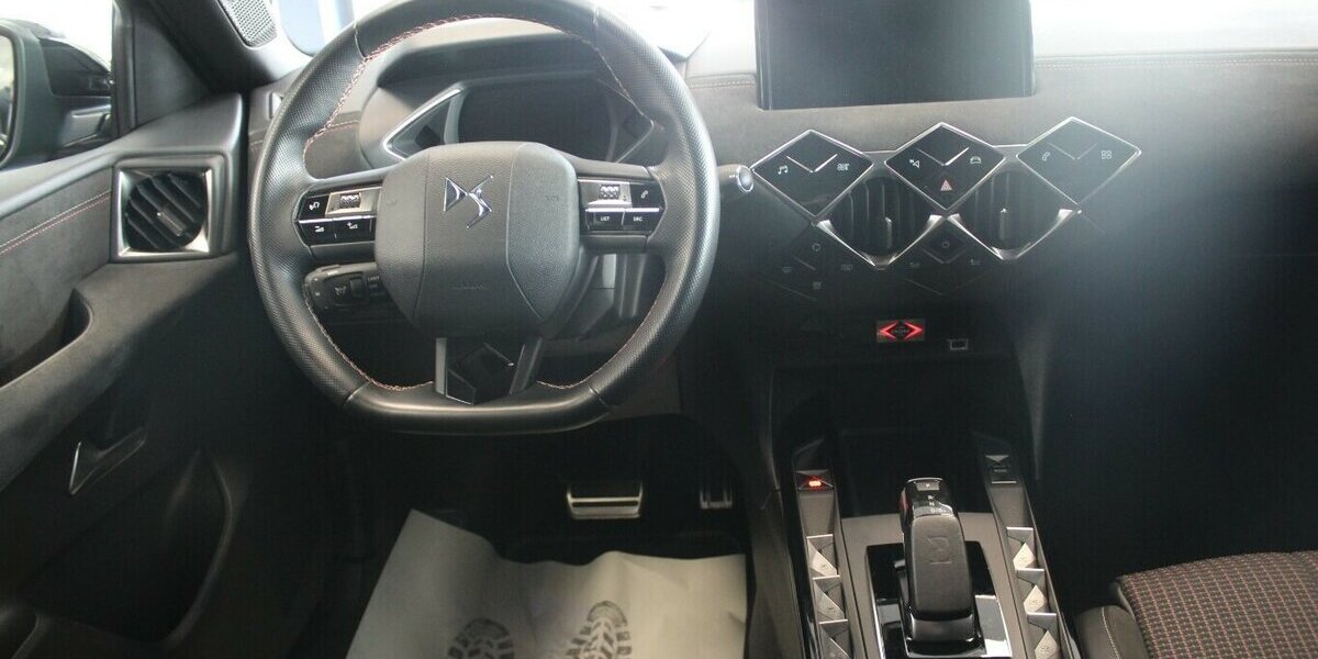 DS Automobiles DS3 Crossback E-Tense Performance Line 37.375 km 14.980 &euro; Euskirchen 53881