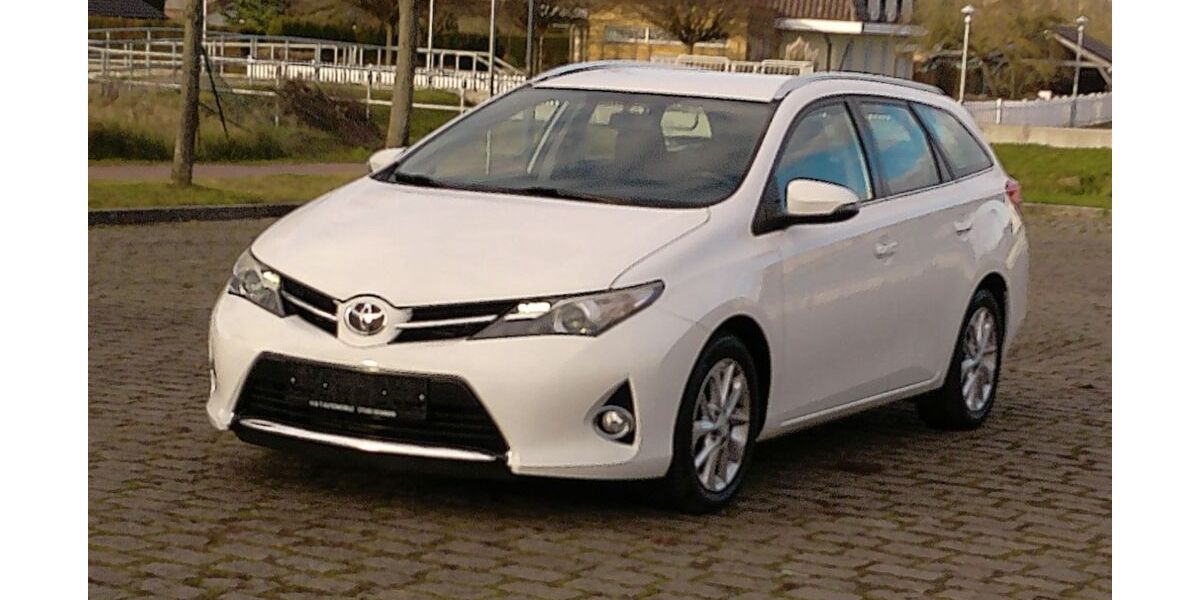 Toyota Auris 154.000 km 9.390 &euro; Demmin 17109