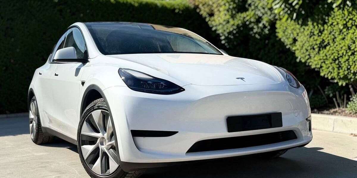 Tesla Model Y 53.061 km 25.499 &euro; Potsdam 14482
