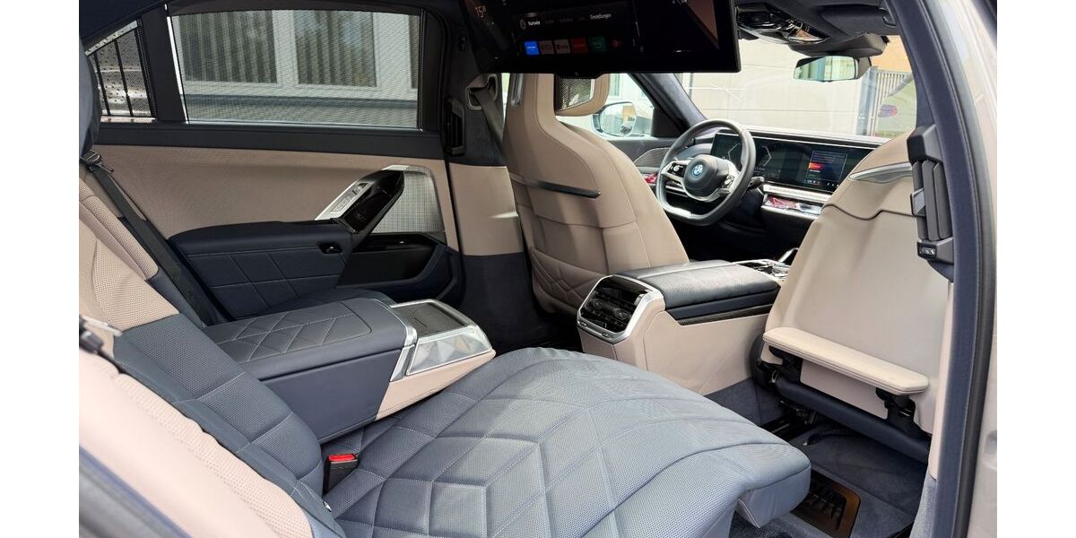 BMW 750 61.713 km 89.950 &euro; Köln 50739