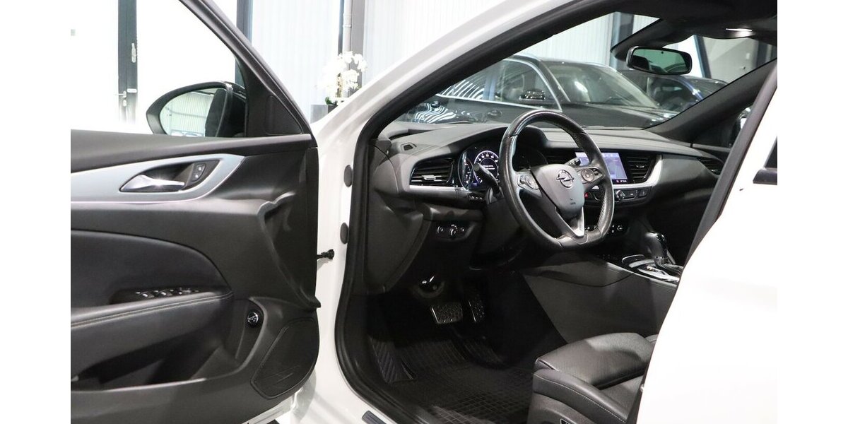 Opel Insignia 2.0 ST 4x4 OPC-LINE GSI WHITE / VC+HUD 140.000 km 19.111 &euro; Hamm 59077