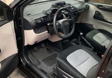 Toyota IQ 58.000 km 9.999 &euro; Dreieich 63303