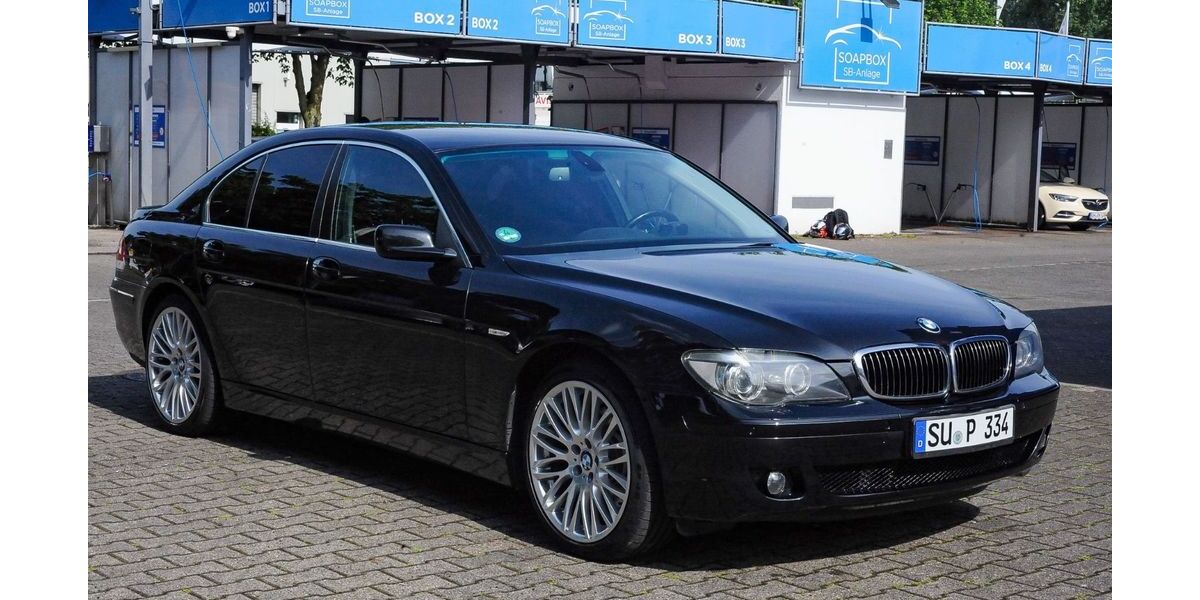 BMW 740 217.158 km 7.899 &euro; Siegburg 53721