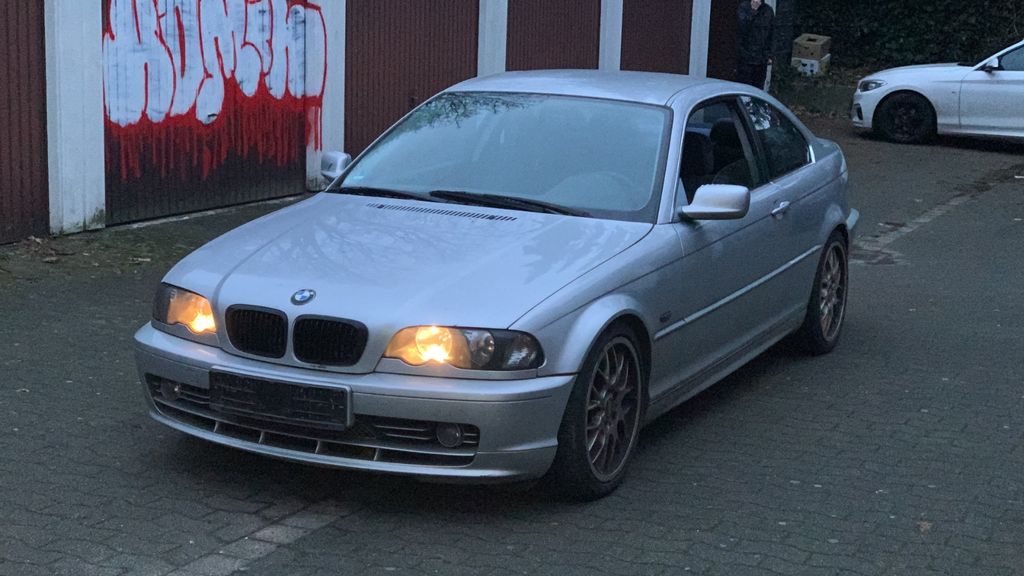 BMW 323 195.480 km 4.200 &euro; Bielefeld 33613
