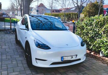 Tesla Model Y 24.000 km 31.800 &euro; Merseburg 06217