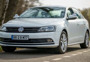 VW Jetta 132.475 km 11.990 &euro; Burg 03096