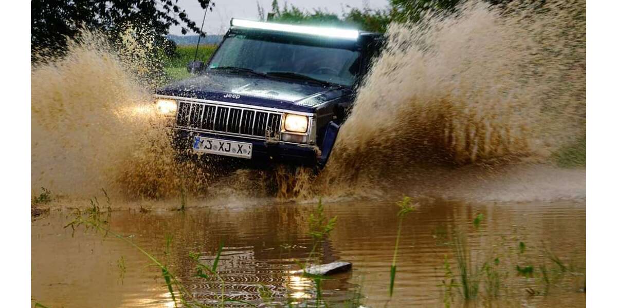 Jeep Cherokee 322.004 km 9.900 &euro; Altenstadt 89281