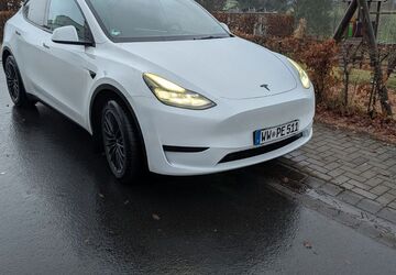 Tesla Model Y 64.000 km 28.999 &euro; Hattert 57644