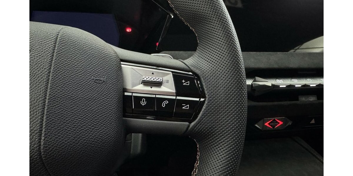 DS Automobiles DS4 130 EAT 8 Performance Line Alcantara 18.162 km 20.320 &euro; Lich 35423