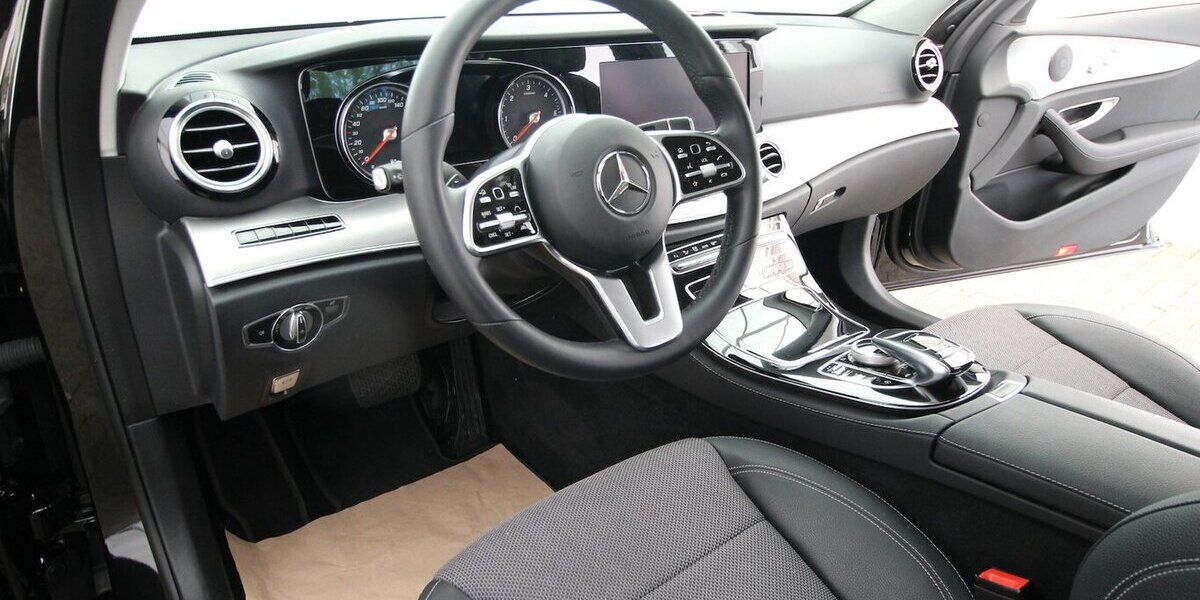 Mercedes-Benz E 220 d Avantgarde NAVI+LED+KAMERA+STANDHEIZUNG 36.459 km 36.900 &euro; Hagenow 19230