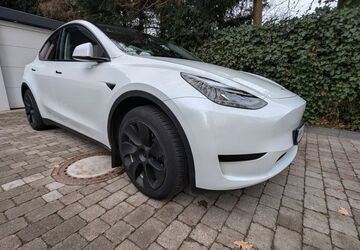 Tesla Model Y 16.044 km 36.500 &euro; Hamburg 22043