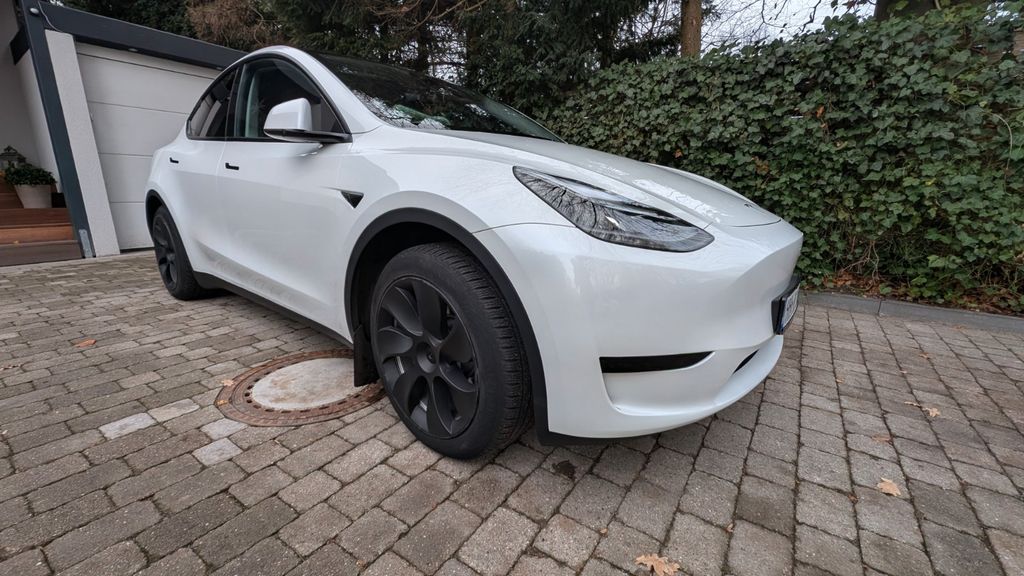 Tesla Model Y 16.044 km 36.500 &euro; Hamburg 22043