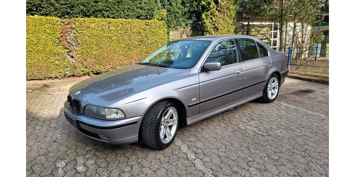 BMW 523 329.828 km 1.750 &euro; Hamburg 22145