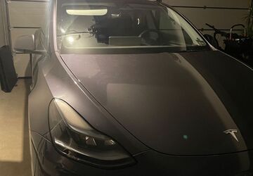 Tesla Model Y 46.880 km 29.800 &euro; Lauda 97922