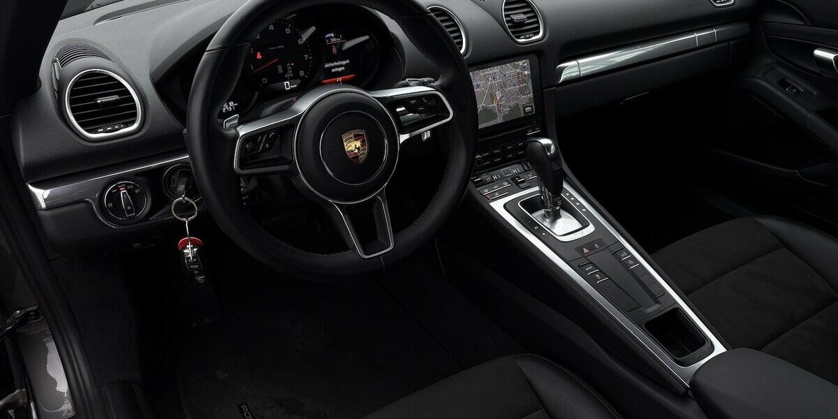 Porsche Cayman 718 KAMERA/NAVIGATION/SITZHEIZUNG 14.510 km 59.900 &euro; Villingen-Schwenningen 78054