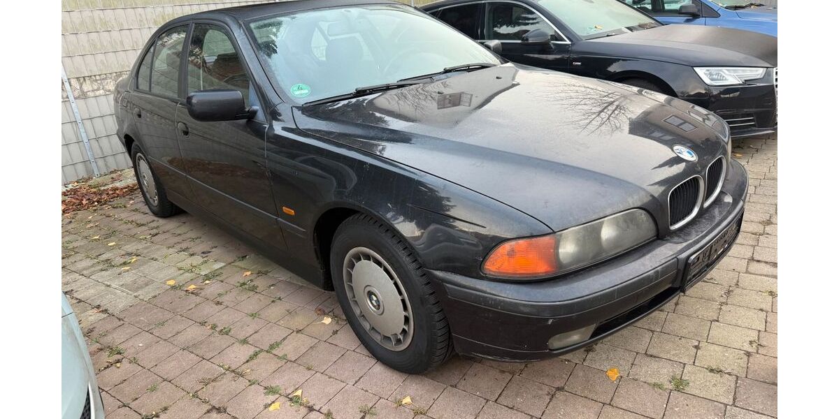 BMW 523 209.000 km 2.350 &euro; Wolfenbüttel (Halchter) 38304