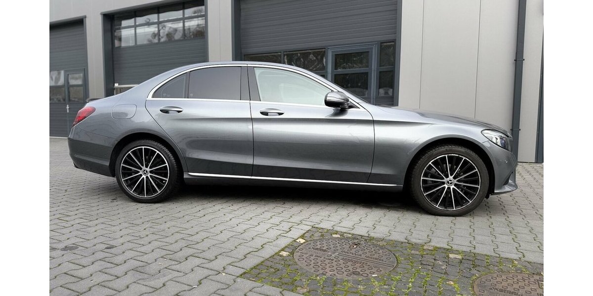 Mercedes-Benz C 220 Designo / AMG / LED / 360° Cam / Allrad 220.000 km 20.990 &euro; Mönchengladbach 41066