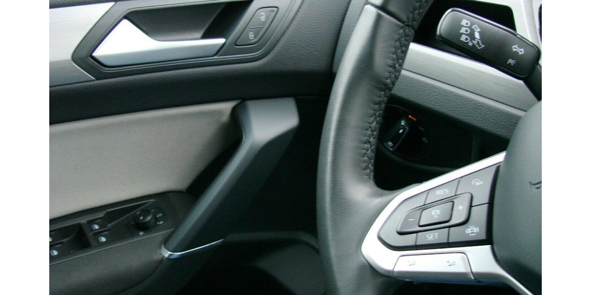 VW Touran 1,5 Comfortline ACC LED AHK 7Sitzer SHZ BMT 13.701 km 33.980 &euro; Falkensee 14612