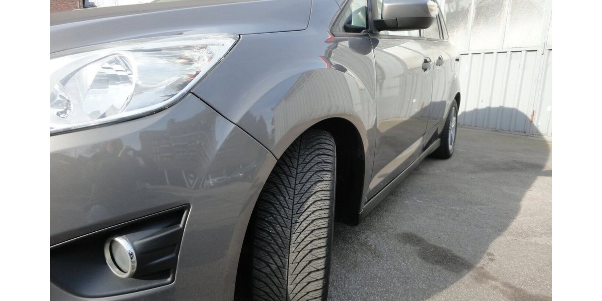 Ford Grand C-Max SYNC Edit. 1,6L/110KW Klima+SHZ+PDC 170.000 km 5.999 &euro; Neuss 41462