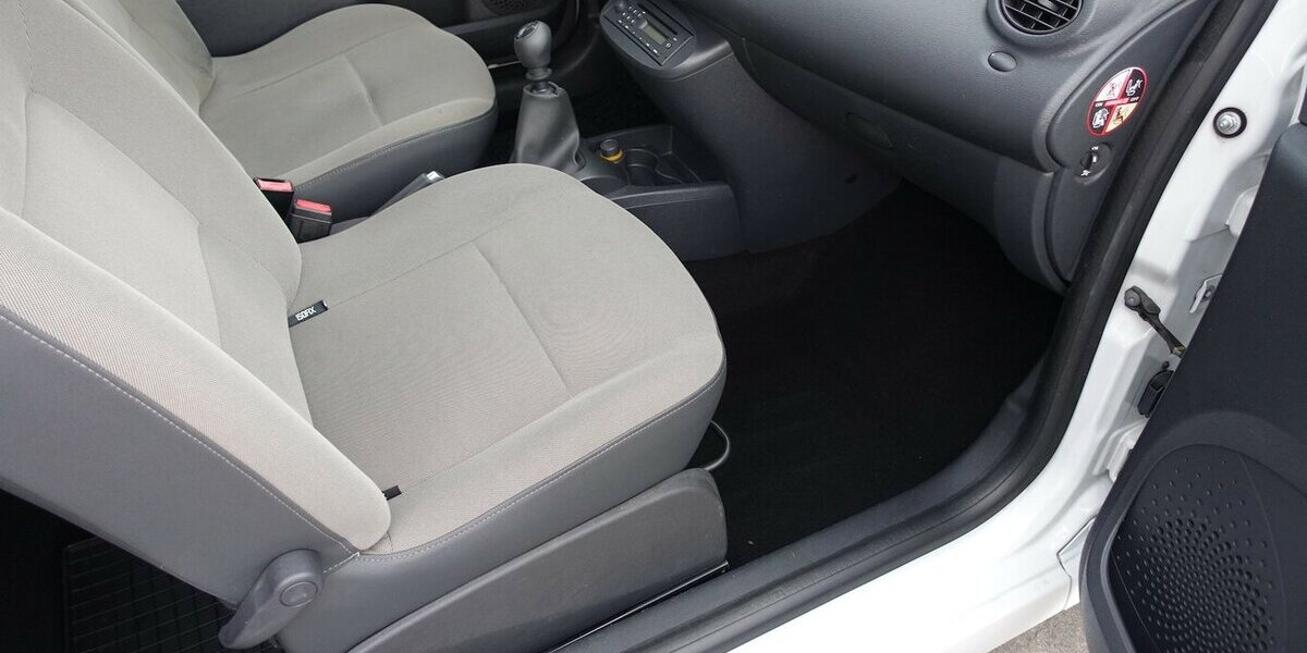 Renault Twingo Authentique §10/27 R/CD ZV-FB Servo ABS 132.700 km 2.300 &euro; Neumarkt/OPf 92318