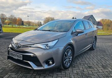Toyota Avensis 182.000 km 9.990 &euro; Marisfeld 98530