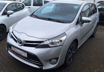 Toyota Verso 98.000 km 15.490 &euro; Rostock 18146