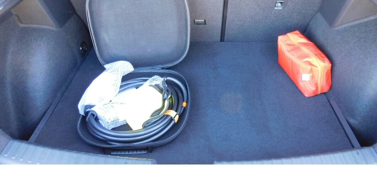 Seat Leon 1.4 Styl TSI Xxcellence DSG Hybrid/Benzin 27.500 km 19.990 &euro; Vordorf 38533