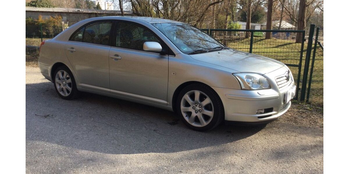 Toyota Avensis 131.800 km 5.400 &euro; München 80993