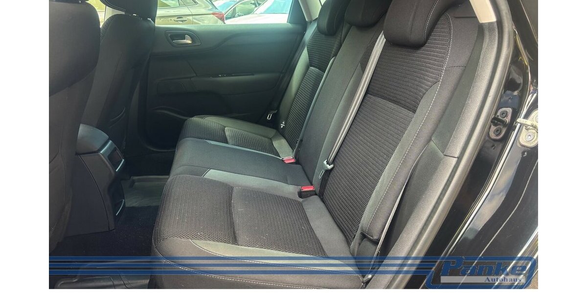 Citroen C4 Selection 120 EAT6*SHZ*DAB*NAV*BT*Tempo* 111.305 km 9.990 &euro; Berlin 13187