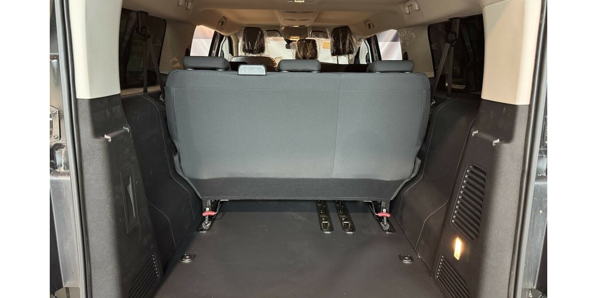 Opel Vivaro XL Extra long 9-Sitzer Klimaautom. AHK 9.900 km 35.999 &euro; Hamburg 22339