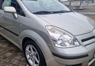 Toyota Corolla Verso 105.000 km 6.950 &euro; Pulheim 50259