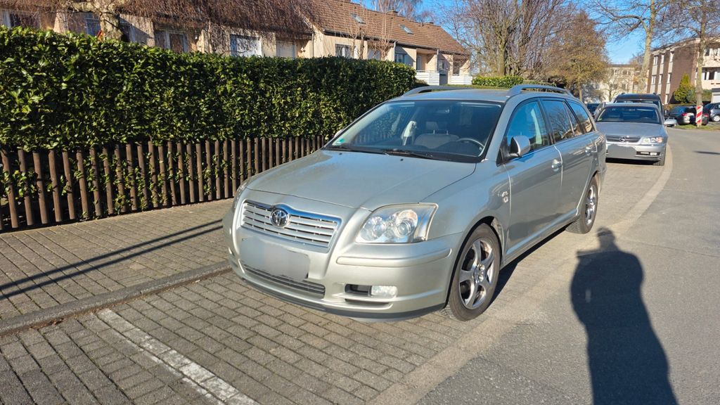 Toyota Avensis 235.547 km 2.200 &euro; Soest 59494