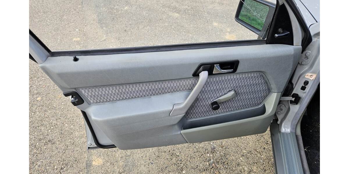 Mercedes-Benz 190E 86.500 km 10.500 &euro; Bedburg 50181