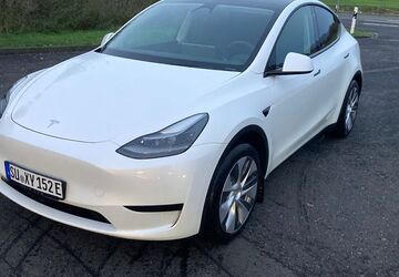 Tesla Model Y 41.000 km 30.500 &euro; Wachtberg 53343