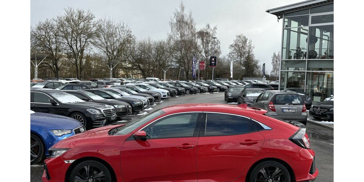 Honda Civic 5-trg.1.0 Elegance KAMERA/NAVI/DAB/AHK/SHZ 128.718 km 13.900 &euro; Villingen-Schwenningen 78054