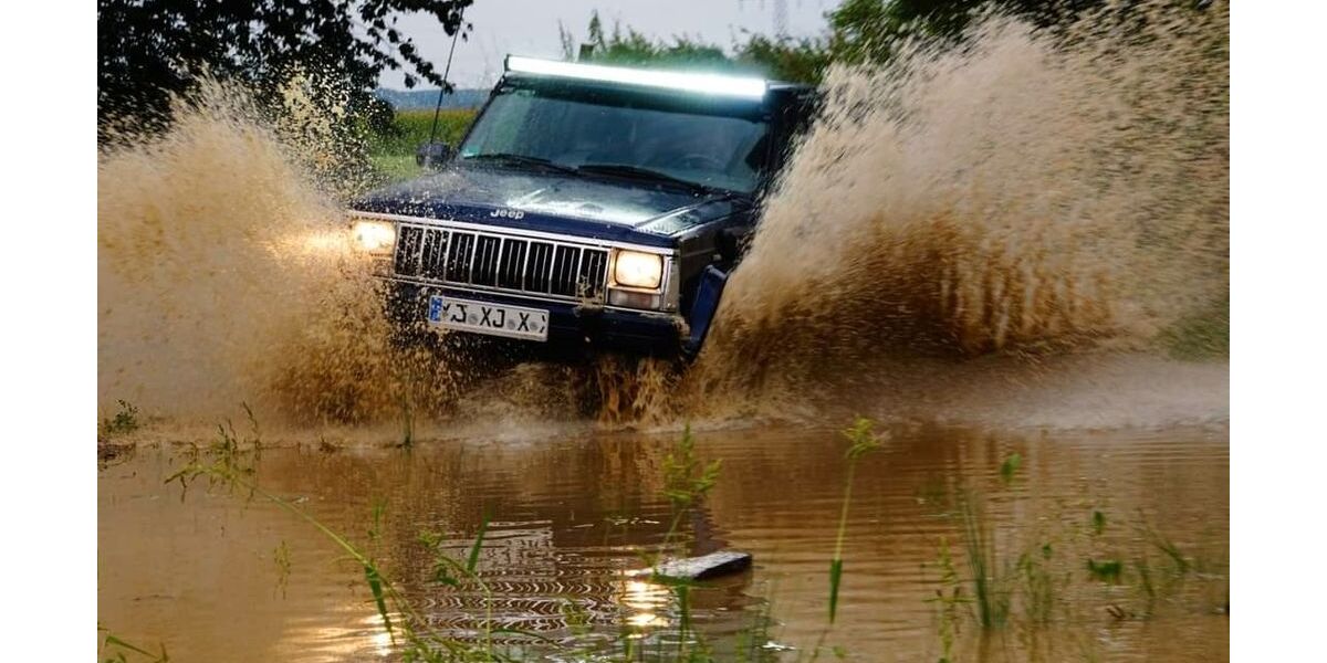 Jeep Cherokee 322.004 km 8.900 &euro; Altenstadt 89281