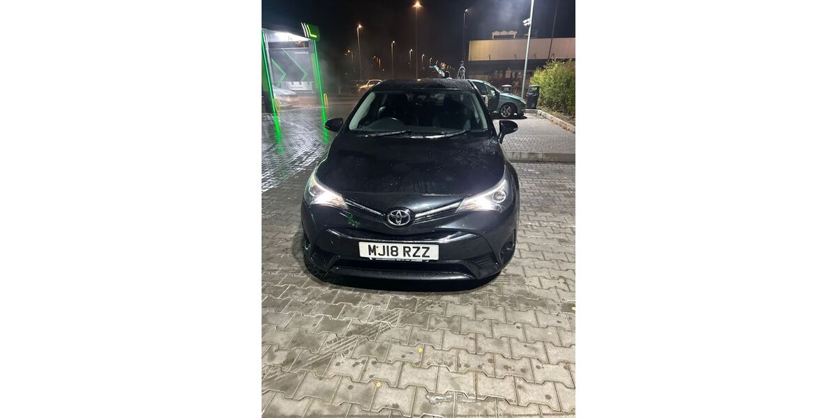 Toyota Avensis 22.000 km 3.450 &euro; Radzymin 