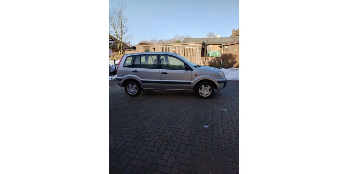 Ford Fusion 111.000 km 2.699 &euro; Breklum 25821