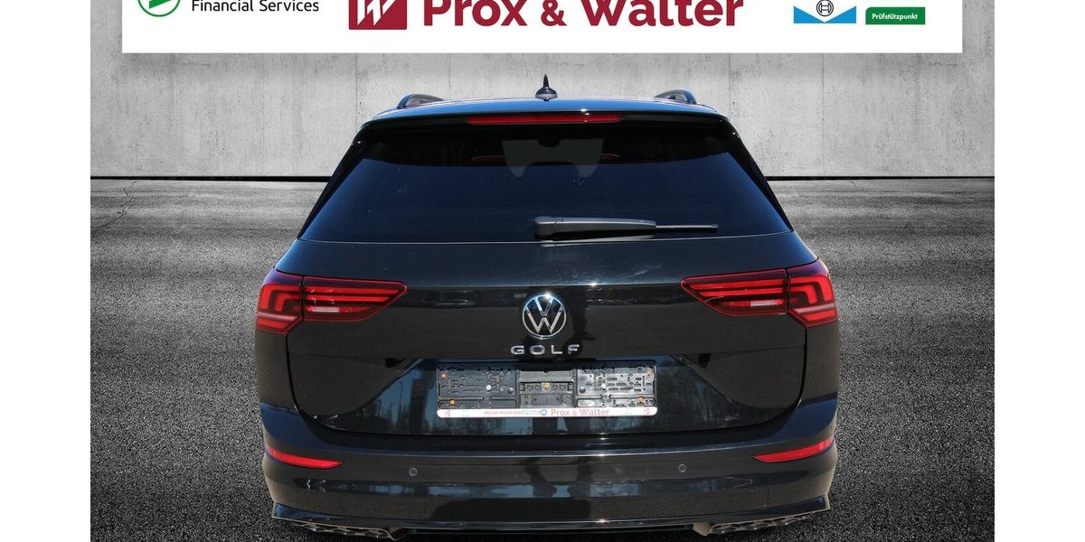 VW Golf VIII Variant 1.5 TSI R-Line LED+KAMERA+ACC 32.175 km 26.600 &euro; Hagenow 19230