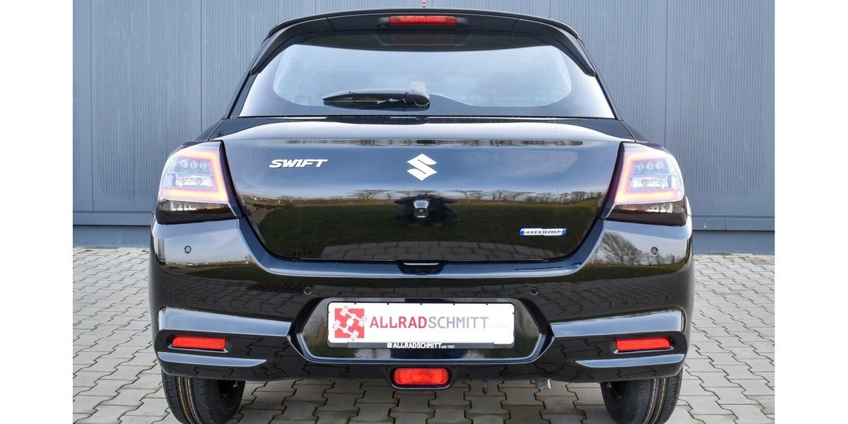 Suzuki Swift Club 1.2l M/T Dualjet Hybrid 8.250 km 16.850 &euro; Höchberg-Würzburg 97204