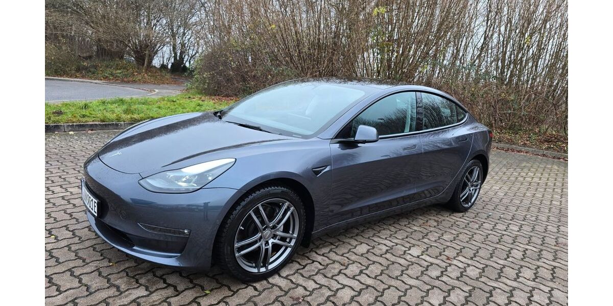 Tesla Model 3 89.600 km 25.400 &euro; Kiel 24143