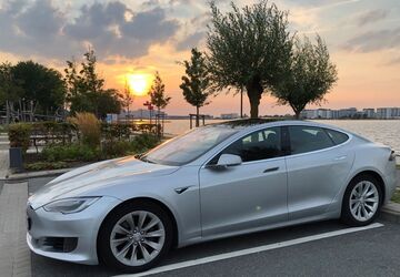 Tesla Model S 138.000 km 21.200 &euro; Hamburg-Sasel 22395