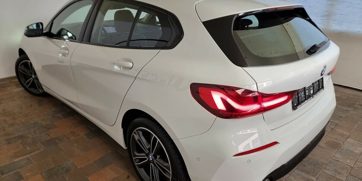 BMW 116d Sport Line DSG LED Live Cockpit Klima Pano 71.300 km 23.900 &euro; Garrel 49681