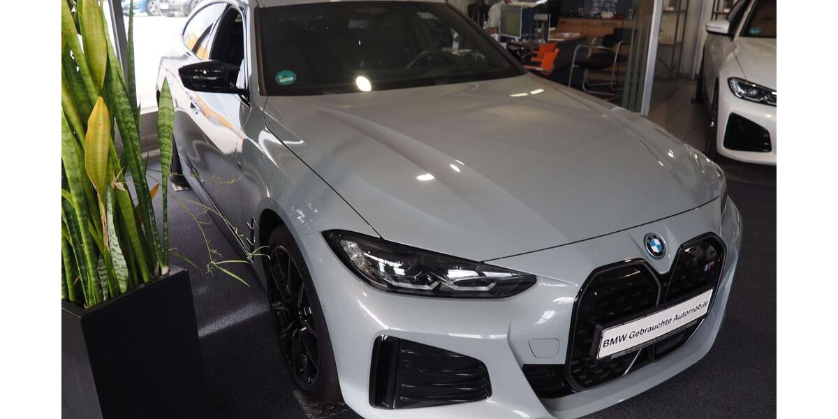 BMW i4 16.896 km 54.980 &euro; Obertraubling bei Regensburg 93083