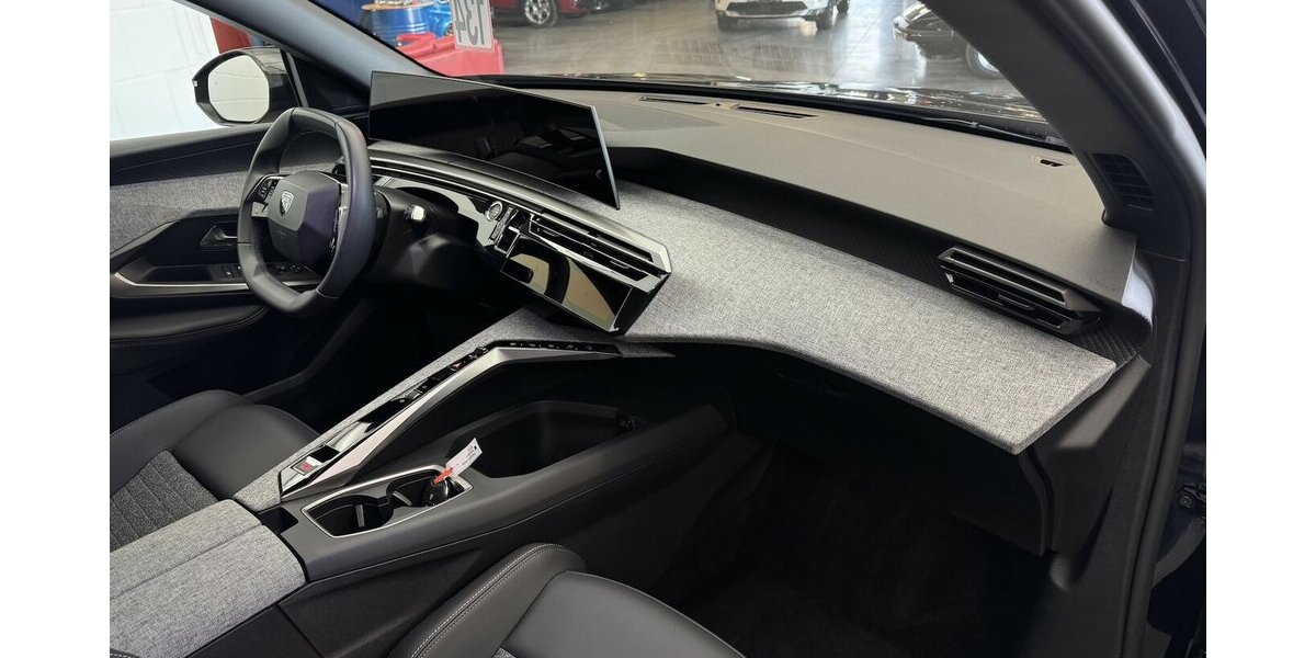 Peugeot 5008 145 Mild Hybrid Allure7 Sitzer LED 360°Cam 35.800 km 27.320 &euro; Lich 35423